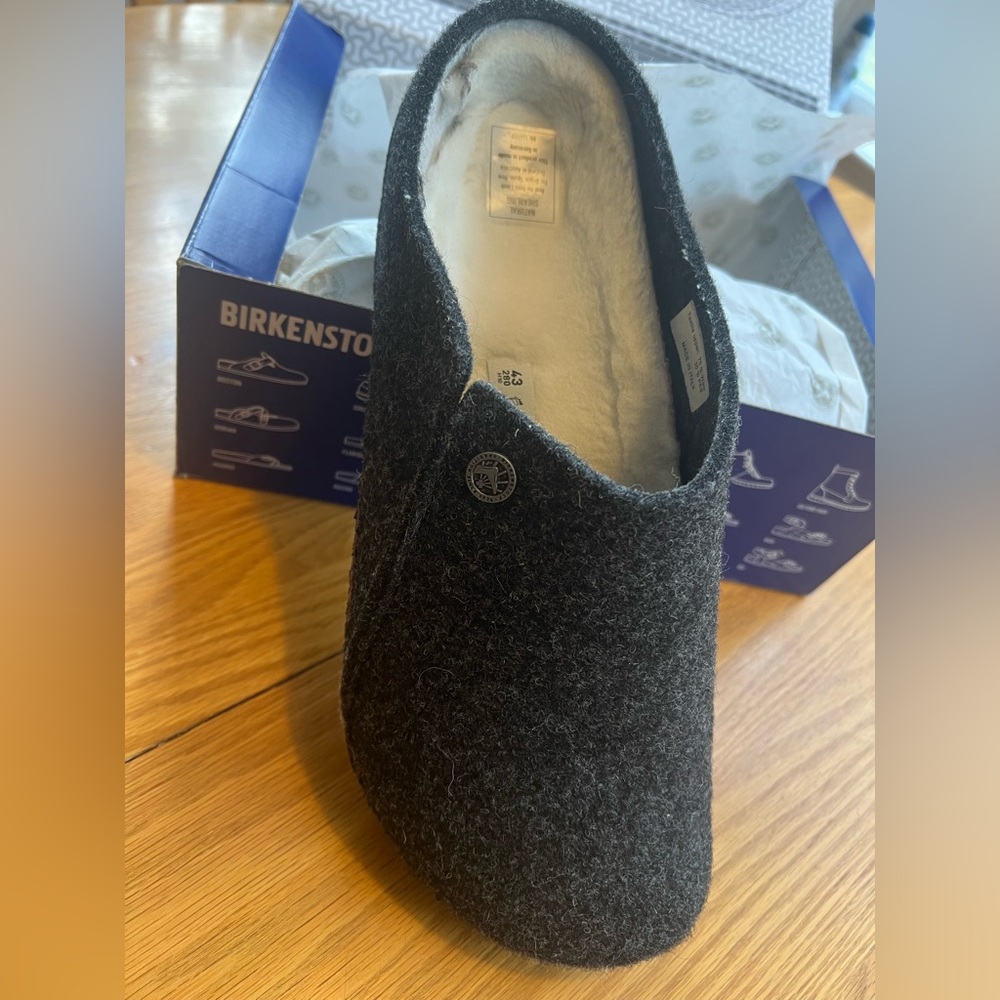 NIB.Birkenstock Zermatt Rivet men’s size 10.  Dark grey.  BRAND NEW slippe…